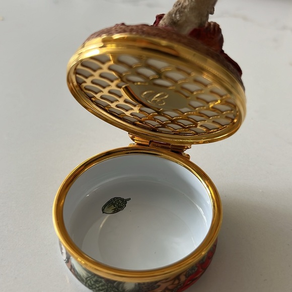 COPY - VINTAGE RARE CRUMMLES, AUTUMN MOUSE, FINE ENAMEL TRINKET BOX - Picture 3 of 4